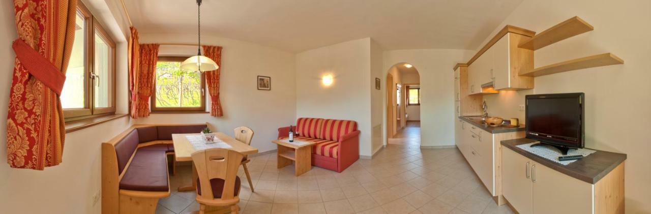Unterstoan Hof Apartamento Termeno Exterior foto
